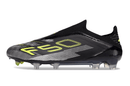 Chuteira Adidas F50 FG Elite Preta com design moderno e sola para gramado firme.