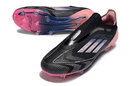 Chuteira Adidas F50 FG Preta e Azul com solado rosa e detalhes em prata para desempenho em campo.