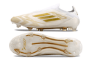 Chuteira Adidas F50 LL FG - Branca e Dourada, visual e tecnologia avançada para performance em campo.