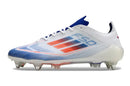 Chuteira Adidas F50 SG Branca, Azul e Vermelho com design elegante e tecnologia de ponta.
