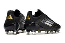 Chuteira Adidas F50 SG Preta e Prata com design sofisticado e sola SG para perfeita aderência em campo.