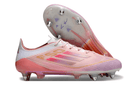 Chuteira Adidas F50 SG Rosa "Yamal" com design vibrante, ideal para desempenho no futebol.