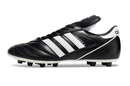 Chuteira Adidas Copa Mundial FG Preta e Branca com design clássico em preto e branco para futebol.