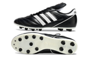 Chuteira Adidas Copa Mundial FG Preta e Branca com design clássico e sola de aderência