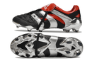 Chuteira Adidas Predator Accelerator FG - Preta e Vermelha com design clássico e cravos para melhor tração em campo.