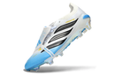 Chuteira Adidas Predator Elite FG 26 - Azul e Rosa com design elegante e tecnologia Controlskin para desempenho ótimo.