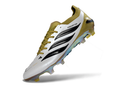 Chuteira Adidas Predator Elite FG 26 - Branca, Vermelha e Preta com design elegante e tecnologia avançada.