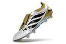 Chuteira Adidas Predator Elite FG 26 - Branca, Vermelha e Preta em ângulo, com detalhes em preto e dourado.