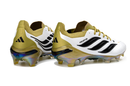 Chuteira Adidas Predator Elite FG 26 - Branca, Vermelha e Preta, vista traseira em ângulo, design elegante e moderno.