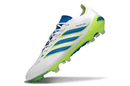 Chuteira Adidas Predator Elite FG 26 - "Finishers Steel" - Branca e Amarela em ângulo lateral