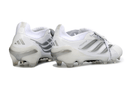 Chuteira Adidas Predator Elite FG 26 - "Finishers Steel" - Branca em ângulo traseiro, destacando seu design elegante.