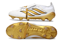 Chuteira Adidas Predator Elite FG 26 - "Finishers Steel" Branca e Dourada em destaque, mostrando seu design e sola.