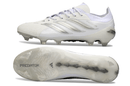 Chuteira Adidas Predator Elite FG 26 - "Finishers Steel" - Branca, mostrando parte superior e solado em design inovador.