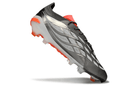 Chuteira Adidas Predator Elite FG 26 - "Finishers Steel" com design aerodinâmico e tecnologia avançada para controle no futebol.