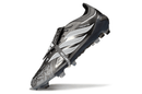 Chuteira Adidas Predator Elite FG 26 - "Finishers Steel" Prateada, vista lateral com design sofisticado e sola FG.