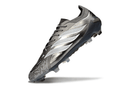 Chuteira Adidas Predator Elite FG 26 - "Finishers Steel" - Prateada em fundo branco, destacando seu design premium.