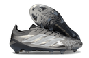 Chuteira Adidas Predator Elite FG 26 - "Finishers Steel" - Prateada em destaque, ideal para precisão no futebol.