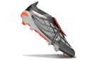 Chuteira Adidas Predator Elite FG 26 - "Finishers Steel" em ângulo lateral, destacando o design inovador e a tecnologia avançada.