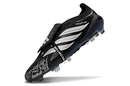 Chuteira Adidas Predator Elite FG 26 - "Finishers Steel" - Preta em ângulo, destacando o design e a tecnologia para controle em campo.