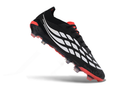 Chuteira Adidas Predator Elite FG 26 - Preta e Branca em ângulo lateral, destacando design e tecnologia.