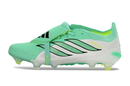 Chuteira Adidas Predator Elite FG 26 - Verde e Branca com design moderno e tecnologia Controlskin.