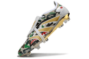 Chuteira Adidas Predator Elite FG Tongue Ed. "Bape" com design único e tecnologia de ponta para performance de elite.