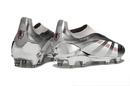 Chuteira Adidas Predator Elite FG LL - Prateada Ed. "Bellingham" com design sofisticado e tecnologia avançada.