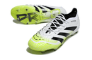 Chuteira Adidas Predator Elite FG - Branca e Amarela com detalhes em preto e sola amarelada.