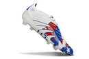 Chuteira Adidas Predator Elite FG - Branca e Azul em ângulo, destacando seu design e cores vibrantes.
