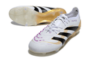 Chuteira Adidas Predator Elite FG - Branca e Dourada com detalhes em preto e dourado, ideal para futebol.