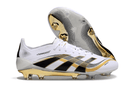Chuteira Adidas Predator Elite FG - Branca e Dourada "Teamgeist" com detalhes em preto e sola dourada.