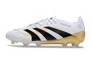 Chuteira Adidas Predator Elite FG - Branca e Dourada com detalhes em preto e dourado, ideal para campos de futebol.