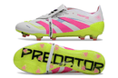 Chuteira Adidas Predator Elite FG Tongue Branca e Rosa com detalhes em rosa e solado verde
