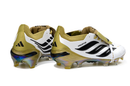 Chuteira Adidas Predator Elite FG 26 - Branca, Vermelha e Preta vista traseira com detalhes em dourado.