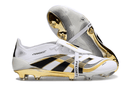 Chuteira Adidas Predator Elite FG Tongue Branca e Dourada "Teamgeist" com design icônico e detalhes em dourado.