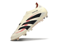 Chuteira Adidas Predator Elite FG Laceless Bege e Preta, design sofisticado e tecnologia avançada para futebol.