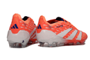 Chuteira Adidas Predator Elite FG - Laranja com design vibrante para controle e precisão em campo.