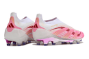 Chuteira Adidas Predator Elite FG LL - Rosa com design vibrante e tecnologia avançada, perfeita para jogos em gramados naturais.