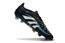 Chuteira Adidas Predator Elite FG - Preta e Branca Ed. "Mercedes" com design sofisticado e controle absoluto.