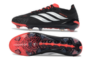 Chuteira Adidas Predator Elite FG 26 - Preta e Branca com detalhes vermelhos e sola texturizada para controle de bola.