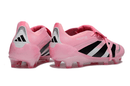 Chuteira Adidas Predator Elite FG - Rosa – traseira mostrando design moderno e vibrante em rosa e preto.
