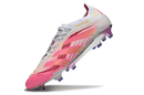 Chuteira Adidas Predator Elite FG - Rosa em destaque com design arrojado e tecnologia de ponta para controle no futebol.
