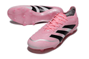 Chuteira Adidas Predator Elite FG - Rosa e Preta, ideal para controle e precisão em campo.