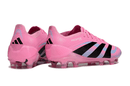 Chuteira Adidas Predator Elite FG - Rosa e Preta com design moderno e tecnologia de ponta.
