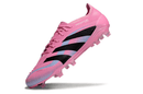 Chuteira Adidas Predator Elite FG - Rosa e Preta, design moderno e agressivo para futebol.