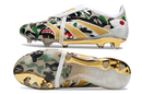 Chuteira Adidas Predator Elite FG Tongue Ed. "Bape" com design camuflado e detalhes dourados.