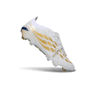 Chuteira Adidas Predator Elite FG 26 Tongue - Branca "Beckham" com detalhes em dourado e design moderno.