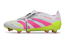 Chuteira Adidas Predator Elite FG Tongue Branca e Rosa com design moderno em cores vibrantes.