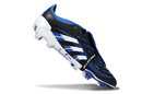 Chuteira Adidas Predator Elite FG Tongue Preta e Azul em ângulo lateral destacando seu design arrojado e cores vibrantes.