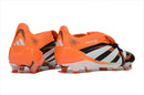 Chuteira Adidas Predator Elite FG Tongue Preta e Laranja vista traseira com design arrojado e tecnologia de ponta.